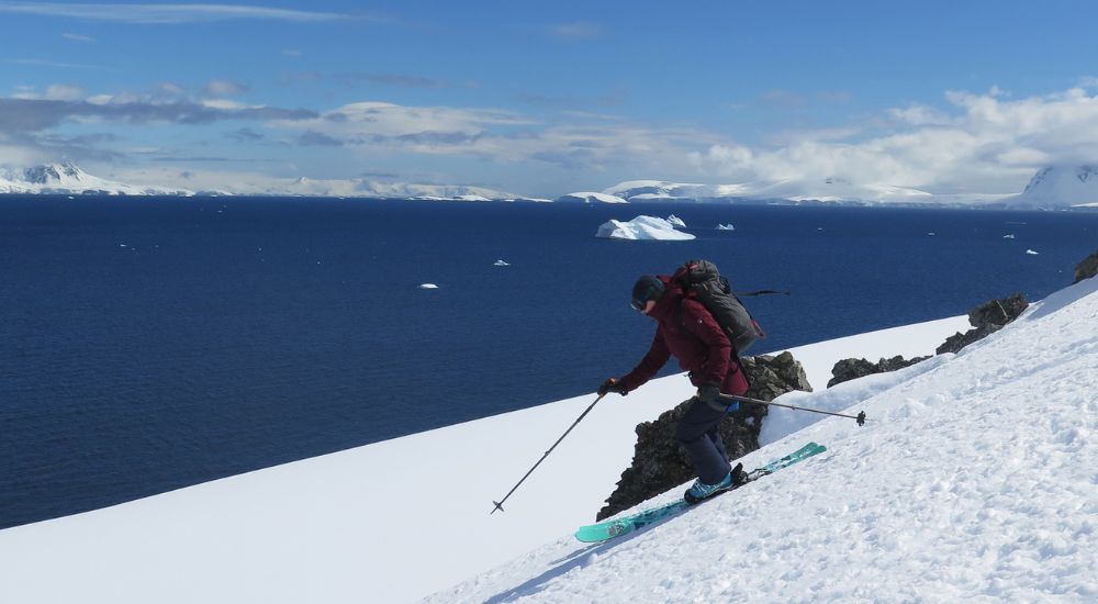 Aurora 2023 - Skiing, Holly Lipson, Antarctica_ Tarn Pilkington