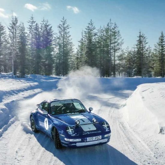 Porsche 911 in the snow