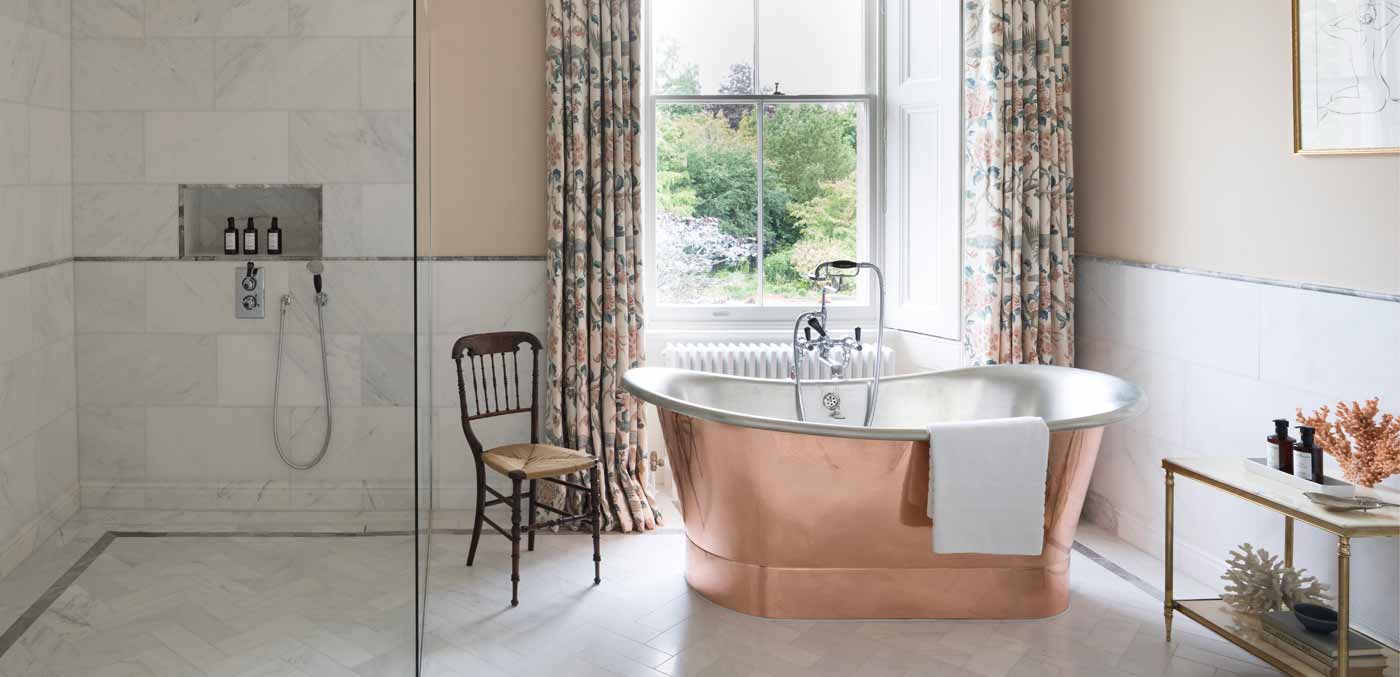 Magnolia Room Bathroom © Leonardslee House