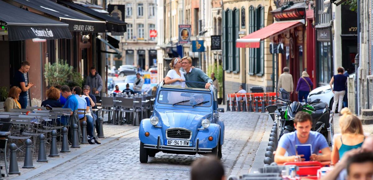Seeing the sights of Lille with a car by Tradi’Balade.