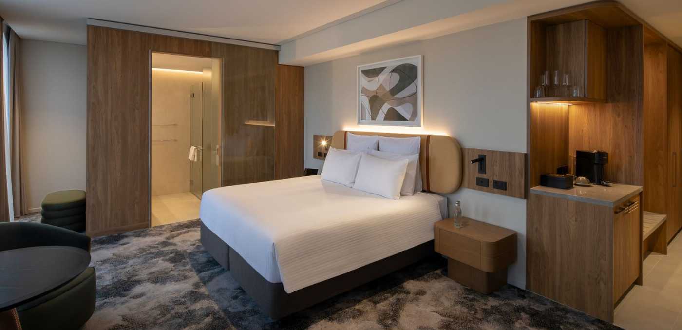 Deluxe king room at Pullman Sydney Penrith.