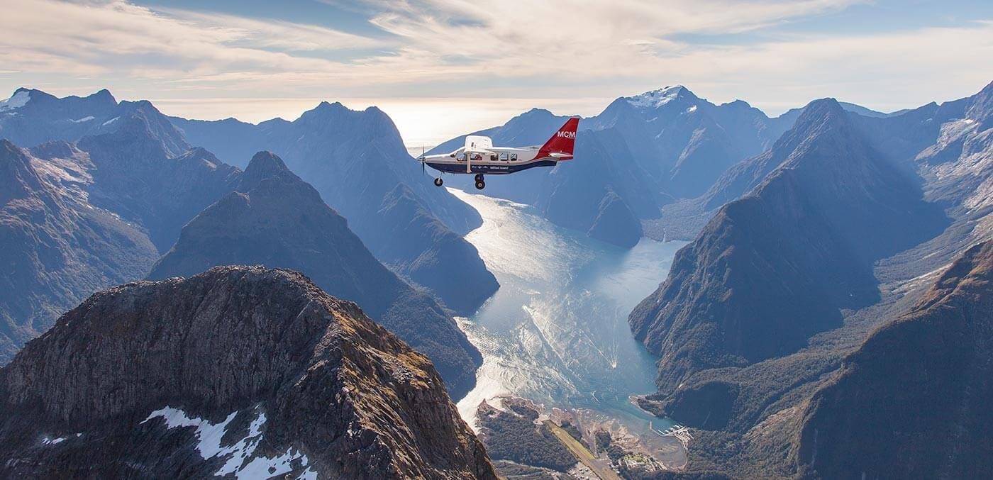 Views for days with Milford Sound Scenic Flights © Andy Woods